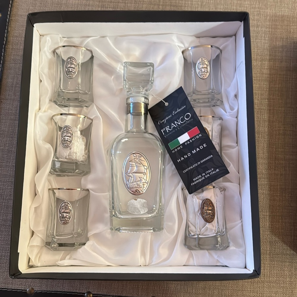 Elegant and handcrafted Franco Venetian & Crystalware decanter set made in Italy